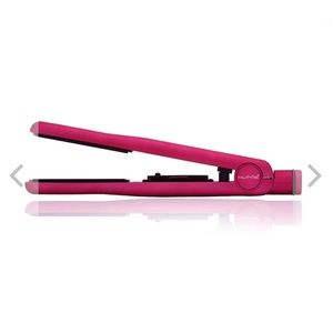 NuMe Fashionista flat iron in pink